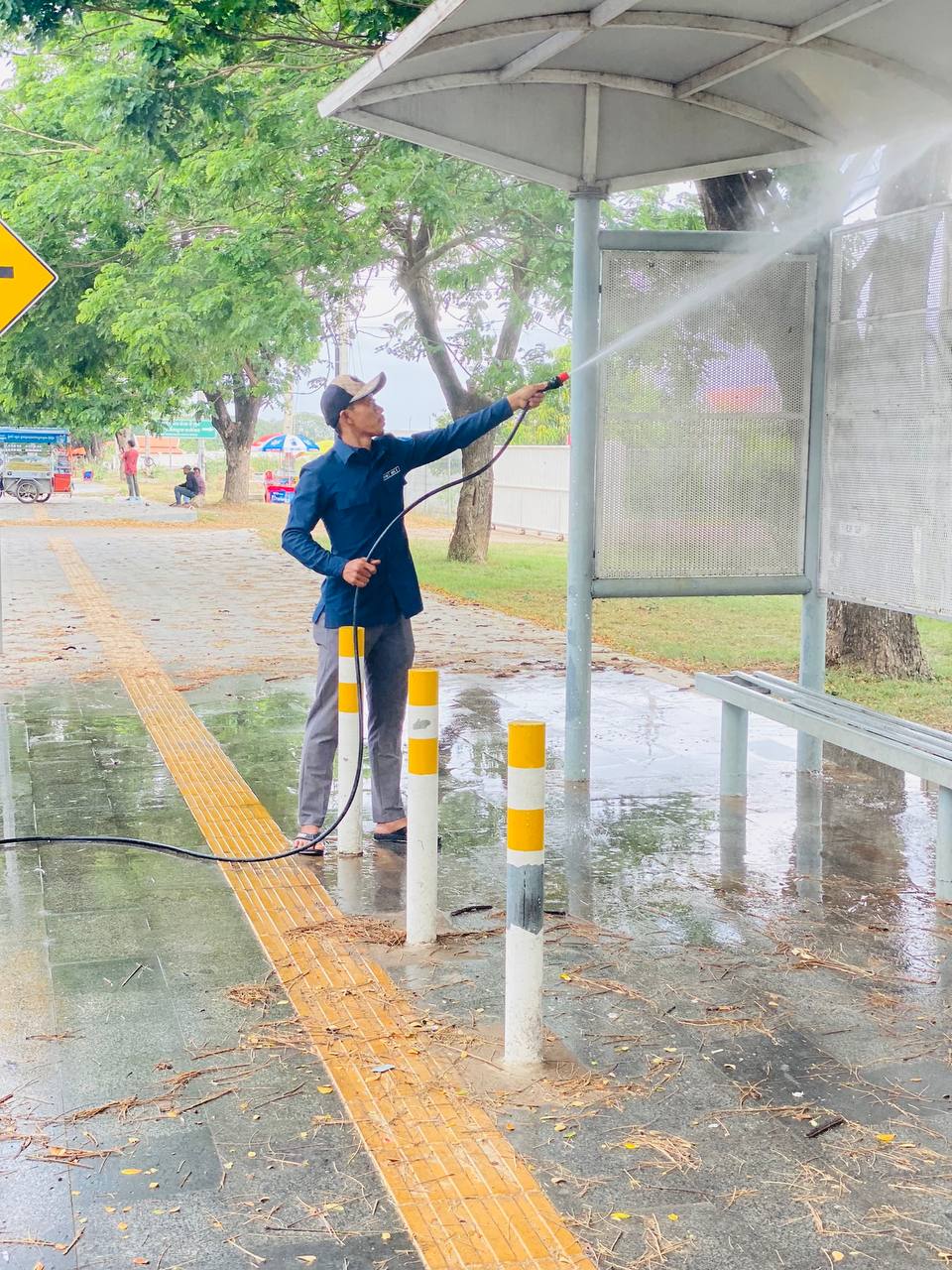 សកម្មភាពក្រុមការងាររដ្ឋាករស្វយ័តដឹកជញ្ជូនសាធារណៈរថយន្តក្រុង (City Bus ) បានចុះសម្អាតតាមស្ថានីយ ចំណតជម្រករង់ចាំ (Bus Shelter) និងចំណតរង់ចាំ (Bus Stop) ដើម្បីសម្អាតអនាម័យ ឱ្យមានសោភ័ណ្ឌភាព និងបរិស្ថានស្អាតបរិសុទ្ធ ជូនដល់ប្រជាពលរដ្ឋដែលមកទទួលសេវារថយន្តក្រុងសាធារណៈ ។