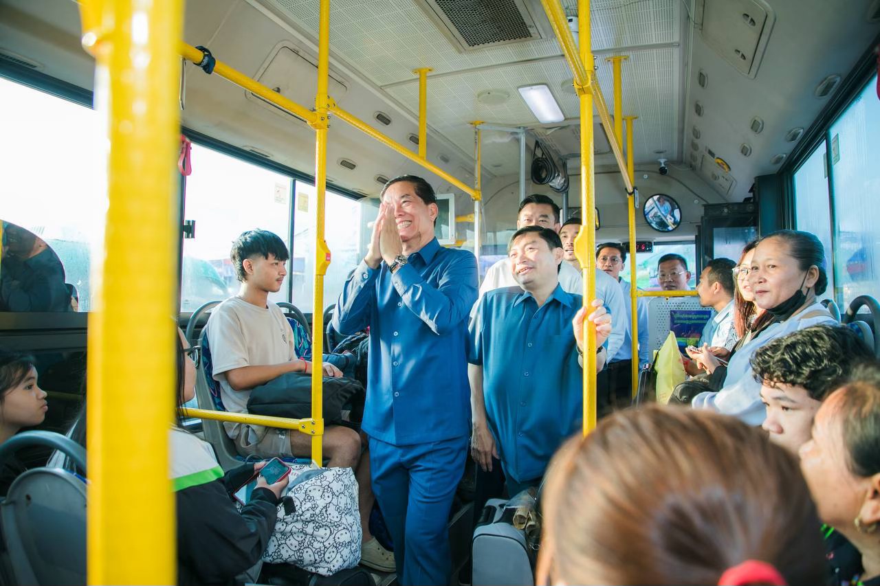 គោរពតាមអនុសាសន៍ដ៏ខ្ពង់ខ្ពស់បំផុតរបស់សម្ដេចមហាបវរធិបតី ហ៊ុន ម៉ាណែត នាយករដ្ឋមន្ត្រី នៃព្រះរាជាណាចក្រកម្ពុជា នៅព្រឹកព្រលឹម ថ្ងៃសៅរ៍ ១៥កើត ខែចេត្រ ឆ្នាំរោង ឆស័ក ព.ស.២៥៦៨ រាជធានីភ្នំពេញ ថ្ងៃទី១២ ខែមេសា ឆ្នាំ២០២៥ ឯកឧត្ដម ឃួង ស្រេង អភិបាល នៃ