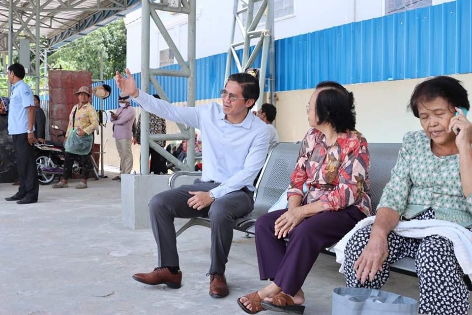 នៅព្រឹកថ្ងៃសុក្រ ទី០២ ខែសីហា ឆ្នាំ២០២៤ លោក កែវ ចាន់ណារិទ្ធ អភិបាលរដ្ឋាករស្វយ័តដឹកជញ្ជូនសាធារណៈរថយន្តក្រុង (City Bus) រាជធានី បានដឹកនាំក្រុមការងារ  ចុះសួរសុខទុក្ខបុគ្គលិកបម្រើសេវារថយន្ដក្រុង និងពិនិត្យវឌ្ឍនភាពការងារនៅតាមបណ្តាស្ថានីយរថយន្តក្រុង