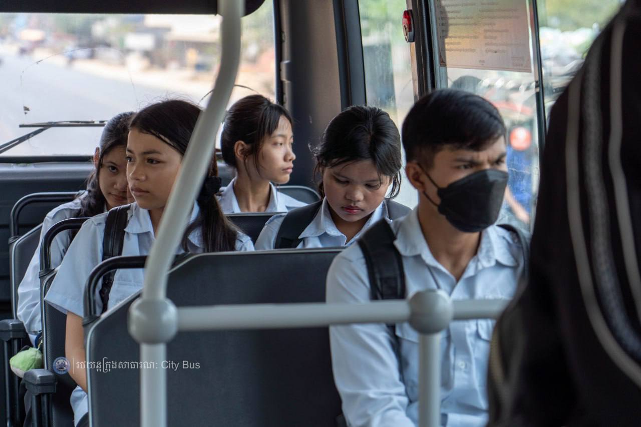 ទិដ្ឋភាព និងសកម្មភាព ប្រជាពលរដ្ឋ និងអ្នកដំណើរ មកទទួលសេវារថយន្ដក្រុងសាធារណ:ប្រតិបត្ដិការខ្សែរត់ខ្សែទី១A,B,C។

សូមជូនពរការធ្វើដំណើរប្រកបដោយស្នាមញញឹម សុខសុវត្ថិភាព និងផាសុកភាព។

សូមចូលរួមធ្វើដំណើរតាមរថយន្តក្រុងសាធារណៈ (City Bus) រាជធានីភ្នំពេញ ដើម្បី៖


-កាត់បន្ថយគ្រោះថា្នក់ចរាចរណ៍ ការកកស្ទះចរាចរ

-សន្សំសំចៃថវិកា និង

-កាត់បន្ថយការបំពុលបរិស្ថាន


សូមគាំទ្រសេវារថយន្តក្រុងសាធារណៈ(City Bus) រាជធានីភ្នំពេញ!


រថយន្តក្រុង រថយន្តរបស់ខ្ញុំ!

City Bus My Bus!  - image 12