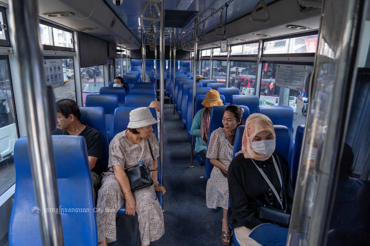 ទិដ្ឋភាព និងសកម្មភាព ប្រជាពលរដ្ឋ និងអ្នកដំណើរ មកទទួលសេវារថយន្ដក្រុងសាធារណ:ប្រតិបត្ដិការខ្សែរត់ខ្សែទី១A,B,C។

សូមជូនពរការធ្វើដំណើរប្រកបដោយស្នាមញញឹម សុខសុវត្ថិភាព និងផាសុកភាព។

សូមចូលរួមធ្វើដំណើរតាមរថយន្តក្រុងសាធារណៈ (City Bus) រាជធានីភ្នំពេញ ដើម្បី៖


-កាត់បន្ថយគ្រោះថា្នក់ចរាចរណ៍ ការកកស្ទះចរាចរ

-សន្សំសំចៃថវិកា និង

-កាត់បន្ថយការបំពុលបរិស្ថាន


សូមគាំទ្រសេវារថយន្តក្រុងសាធារណៈ(City Bus) រាជធានីភ្នំពេញ!


រថយន្តក្រុង រថយន្តរបស់ខ្ញុំ!

City Bus My Bus!  - image 5