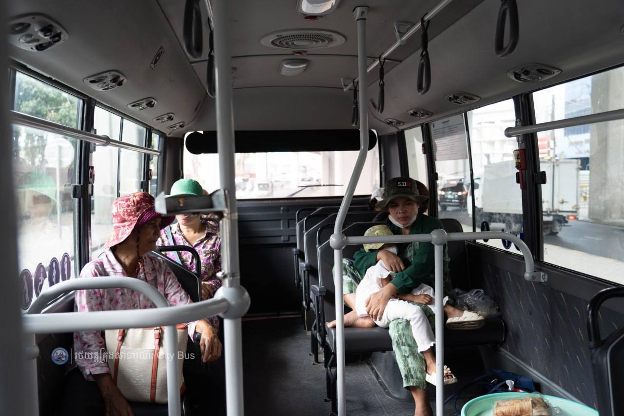 ទិដ្ឋភាព និងសកម្មភាព ប្រជាពលរដ្ឋ និងអ្នកដំណើរ មកទទួលសេវារថយន្ដក្រុងសាធារណ:ប្រតិបត្ដិការខ្សែរត់ខ្សែទី១A,B,C។

សូមជូនពរការធ្វើដំណើរប្រកបដោយស្នាមញញឹម សុខសុវត្ថិភាព និងផាសុកភាព។

សូមចូលរួមធ្វើដំណើរតាមរថយន្តក្រុងសាធារណៈ (City Bus) រាជធានីភ្នំពេញ ដើម្បី៖


-កាត់បន្ថយគ្រោះថា្នក់ចរាចរណ៍ ការកកស្ទះចរាចរ

-សន្សំសំចៃថវិកា និង

-កាត់បន្ថយការបំពុលបរិស្ថាន


សូមគាំទ្រសេវារថយន្តក្រុងសាធារណៈ(City Bus) រាជធានីភ្នំពេញ!


រថយន្តក្រុង រថយន្តរបស់ខ្ញុំ!

City Bus My Bus!  - image 9