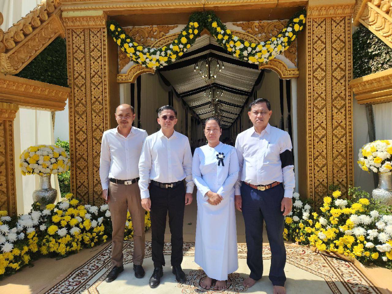 
នៅ​ព្រឹក​ថ្ងៃ​​ចន្ទ​ ទី​០១​ ខែ​ធ្នូ​ ឆ្នាំ​២០២៥​ ខ្ញុំ​បាទបាន​ដឹក​នាំ​សហការី ​រដ្ឋាក​ស្វយ័ត​ដឹក​ជញ្ជូន​សាធារណៈ​រថយន្ត​ (City Bus) រាជធានី​ភ្នំពេញ​ គោរព​វិញ្ញាណក្ខន្ធ​ ឯកឧត្ដម​ ផូ​ ខន​ ទី​ ប្រឹក្សា​ក្រសួង​មហាផ្ទៃ​ ត្រូវ​ជាឪពុក​ក្មេក​ របស់​លោក​ដាញ់​ ​ដារិទ្ធ​ ដែល​ទទួល​មរណភាព​កាល​ពី​ថ្ងៃ​សៅរ៍​ ទី​២៩​ ខែ​វិច្ឆិកា​ ឆ្នាំ​២០២៥​ វេលា​ម៉ោង​ ១:២១នាទី​ ក្នុង​ជន្មាយុ​៨៤​ឆ្នាំ​ ដោយ​រោគាពាធ​នៅ​គេហដ្ឋាន​ ភូមិ​ព្រែក​ហូរ​លិច​ សង្កាត់​ព្រែក​ហូរ​ ក្រុង​តាខ្មៅ​ ខេត្ត​កណ្ដាល​។

ក្នុង​ឱកាស​ប្រកបដោយ​សមាន​ទុក្ខ​ដ៏​សែន​ក្រៀមក្រំ​បំផុត​នេះ​ យេីង​ខ្ញុំ​ទាំង​អស់​គ្នា​សូម​ចូលរួម​រំលែក​នូវ​មរណទុក្ខ​ដោយ​ក្តី​ស្រណោះ​អាឡោះអាល័យ​ជា​មួយ​ក្រុម​គ្រួសារ​ នៃ​សព​ដោយ​សេចក្ដី​សង្វេគ​ជា​ទី​បំផុត​ និង​សូម​ឧទ្ទិស​បួងសួង​ សូម​វិញ្ញាណក្ខន្ធ​របស់​ ឯកឧត្តម​ ផូ​ ខន​ បាន​ទៅ​បដិសន្ធិ​ក្នុង​បរមសុគតិភព​ កុំ​បី​ឃ្លៀង​ឃ្លាត​ឡើយ​។
     - image 12