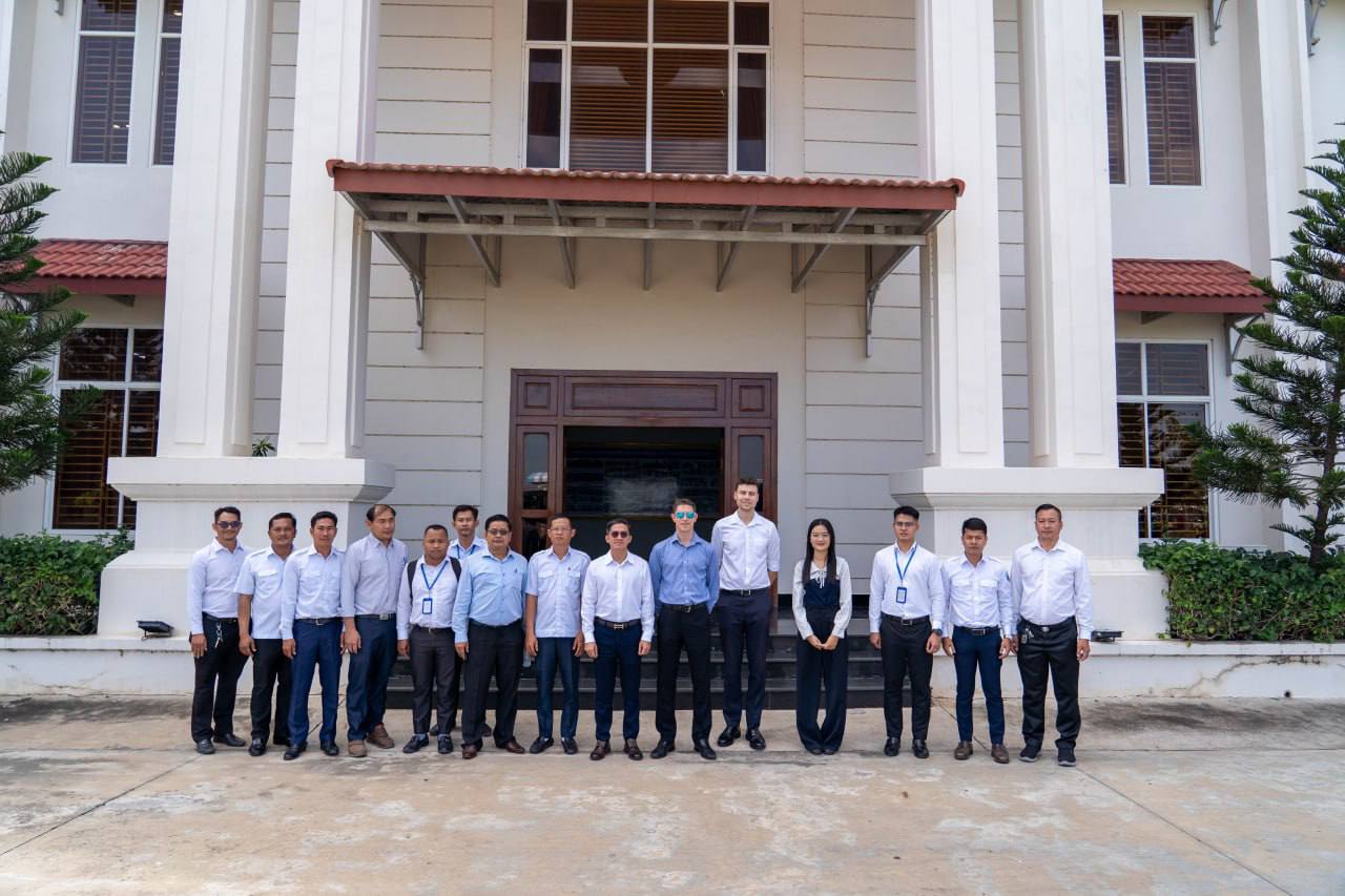 នាព្រឹក​ថ្ងៃ​ចន្ទ ទី​០៨ ខែ​ធ្នូ​ ឆ្នាំ​២០២៥​ រដ្ឋា​ក​រស្វយ័ត​ដឹក​ជញ្ជូន​សាធារណៈ​រថយន្តក្រុង(City Bus​)រាជធានីភ្នំពេញ បាន​ជុំ​ប្រជុំ​ពិភាក្សា​ជាមួយ​ក្រុម​ការ​ងារ​ជំនាញ​ការ​មក​ពី​ចក្រភព​អង់គ្លេស (Transport for London)​បន្ត​គម្រោង​ធ្វើ​អោយ​ប្រសេីរ​ឡើង​ ដេីម្បី​បង្កើន​ប្រសិទ្ធភាព​សេវា​រថយន្ត​ក្រុង​សាធារណៈ​ ខ្សែ​រត់​​ទៅ​អាកាសយានដ្ឋាន​អន្តរជាតិ​តេជោ​ Airport​ Express​ Bus។ 