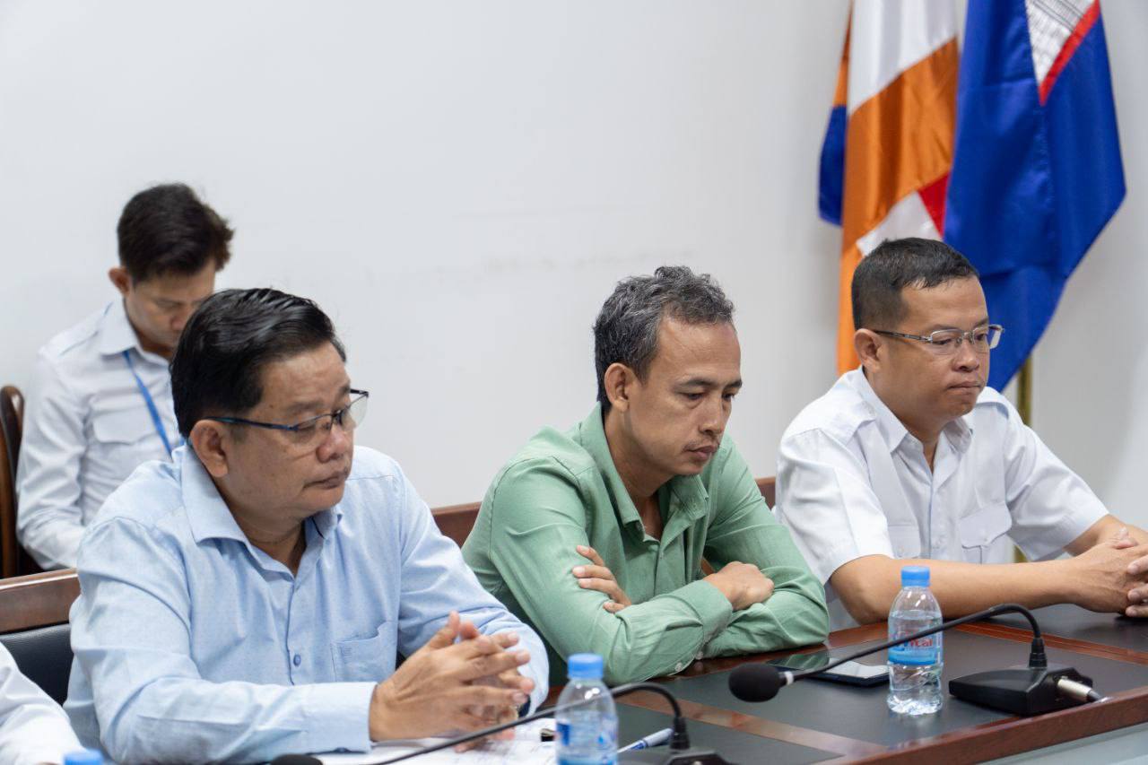 នាព្រឹក​ថ្ងៃ​ចន្ទ ទី​០៨ ខែ​ធ្នូ​ ឆ្នាំ​២០២៥​ រដ្ឋា​ក​រស្វយ័ត​ដឹក​ជញ្ជូន​សាធារណៈ​រថយន្តក្រុង(City Bus​)រាជធានីភ្នំពេញ បាន​ជុំ​ប្រជុំ​ពិភាក្សា​ជាមួយ​ក្រុម​ការ​ងារ​ជំនាញ​ការ​មក​ពី​ចក្រភព​អង់គ្លេស (Transport for London)​បន្ត​គម្រោង​ធ្វើ​អោយ​ប្រសេីរ​ឡើង​ ដេីម្បី​បង្កើន​ប្រសិទ្ធភាព​សេវា​រថយន្ត​ក្រុង​សាធារណៈ​ ខ្សែ​រត់​​ទៅ​អាកាសយានដ្ឋាន​អន្តរជាតិ​តេជោ​ Airport​ Express​ Bus។  - image 4