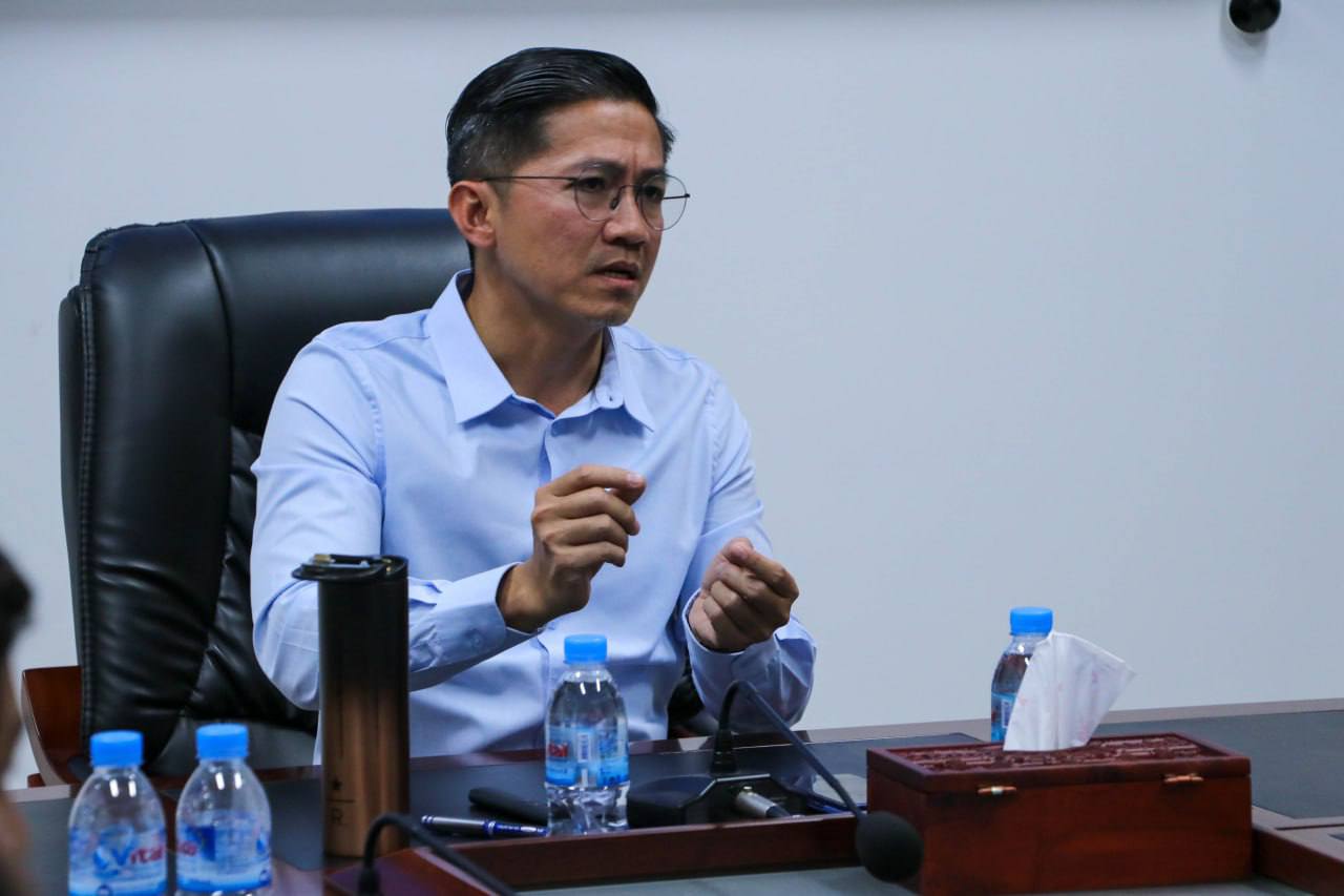 នារសៀល​ថ្ងៃ​អង្គារ៍​ ទី៩​ ខែធ្នូ​ ឆ្នាំ​២០២៥​ លោក​ កែវ​ ចាន់​ណារិទ្ធ​ អភិបាល​រដ្ឋាករ​ស្វយ័ត​ដឹក​ជញ្ជូន​សាធារណៈ​រថយន្ត​ក្រុង​ (City Bus )​ រាជធានី​ភ្នំពេញ​ បាន​ដឹកនាំ​ក្រុម​ការងារ​ជួប​ប្រជុំ​ពិភាក្សា​ជាមួយ​ក្រុម​ជំនាញ​ការ​JICA ជប៉ុន​។