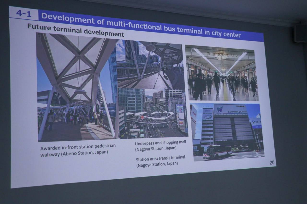 នារសៀល​ថ្ងៃ​អង្គារ៍​ ទី៩​ ខែធ្នូ​ ឆ្នាំ​២០២៥​ លោក​ កែវ​ ចាន់​ណារិទ្ធ​ អភិបាល​រដ្ឋាករ​ស្វយ័ត​ដឹក​ជញ្ជូន​សាធារណៈ​រថយន្ត​ក្រុង​ (City Bus )​ រាជធានី​ភ្នំពេញ​ បាន​ដឹកនាំ​ក្រុម​ការងារ​ជួប​ប្រជុំ​ពិភាក្សា​ជាមួយ​ក្រុម​ជំនាញ​ការ​JICA ជប៉ុន​។ - image 7