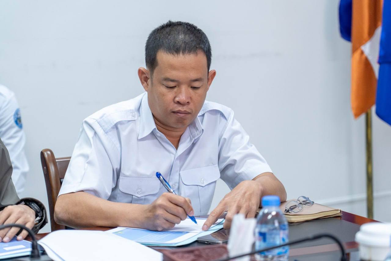  នាព្រឹក​ថ្ងៃ​សុក្រ​ ទី​០៩​ ខែ​មករា​​ ឆ្នាំ​២០២៦​ លោក​ កែវ​ចាន់​ណារិទ្ធ​ អភិបាល​រដ្ឋាករ​ស្វយ័ត​ដឹក​ជញ្ជួន​សាធារណៈ​រថយន្ត​ក្រុង​ (City Bus) រាជធានី​ភ្នំពេញ​ បាន​បន្ត​ដឹកនាំ​ក្រុម​ការងារ​ជំនាញ​ប្រជុំ​ពិភាក្សា​អំពី​វឌ្ឍនភាព​ការងារ​ នៃ​ការ​រៀបចំ​ប្រព័ន្ធ​ផ្តល់​ព័ត៌មាន​ និង​តម្រាយ​ខ្សែ​រត់​រថយន្ត​ក្រុង​សាធារណៈ​ (City Bus Passenger Information System LCD Display) ។  - image 3