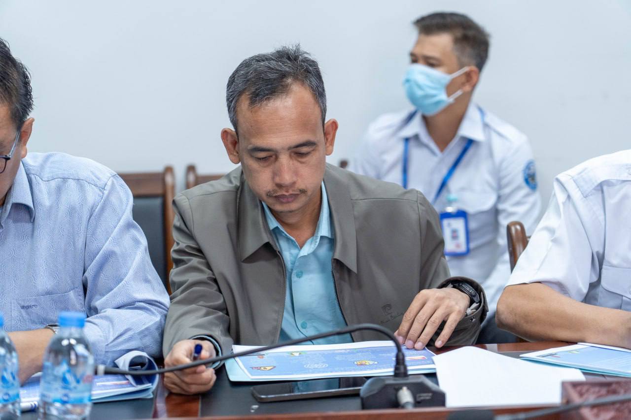  នាព្រឹក​ថ្ងៃ​សុក្រ​ ទី​០៩​ ខែ​មករា​​ ឆ្នាំ​២០២៦​ លោក​ កែវ​ចាន់​ណារិទ្ធ​ អភិបាល​រដ្ឋាករ​ស្វយ័ត​ដឹក​ជញ្ជួន​សាធារណៈ​រថយន្ត​ក្រុង​ (City Bus) រាជធានី​ភ្នំពេញ​ បាន​បន្ត​ដឹកនាំ​ក្រុម​ការងារ​ជំនាញ​ប្រជុំ​ពិភាក្សា​អំពី​វឌ្ឍនភាព​ការងារ​ នៃ​ការ​រៀបចំ​ប្រព័ន្ធ​ផ្តល់​ព័ត៌មាន​ និង​តម្រាយ​ខ្សែ​រត់​រថយន្ត​ក្រុង​សាធារណៈ​ (City Bus Passenger Information System LCD Display) ។  - image 4