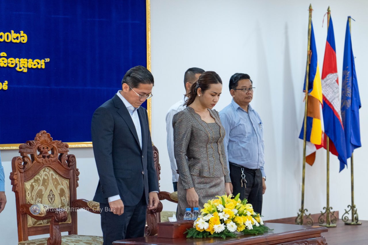 នាព្រឹកថ្ងៃទី៦ ខែមីនា ឆ្នាំ២០២៦ រដ្ឋាករស្វយ័តដឹកជញ្ជូនសាធារណៈរថយន្តក្រុង (City Bus) រាជធានីភ្នំពេញ បានរៀបចំកម្មវិធីអបអរសាទរខួបលេីកទី១១៥ ទិវាអន្តរជាតិនារី ៨មីនា ឆ្នាំ២០២៦ ក្រោមអធិបតីភាព លោក កែវ ចាន់ណារិទ្ធ អភិបាលរដ្ឋាករស្វយ័តដឹកជញ្ជូនសាធារណៈរថយន្តក្រុង (City Bus) រាជធានីភ្នំពេញ និងលោកស្រី។ - image 4