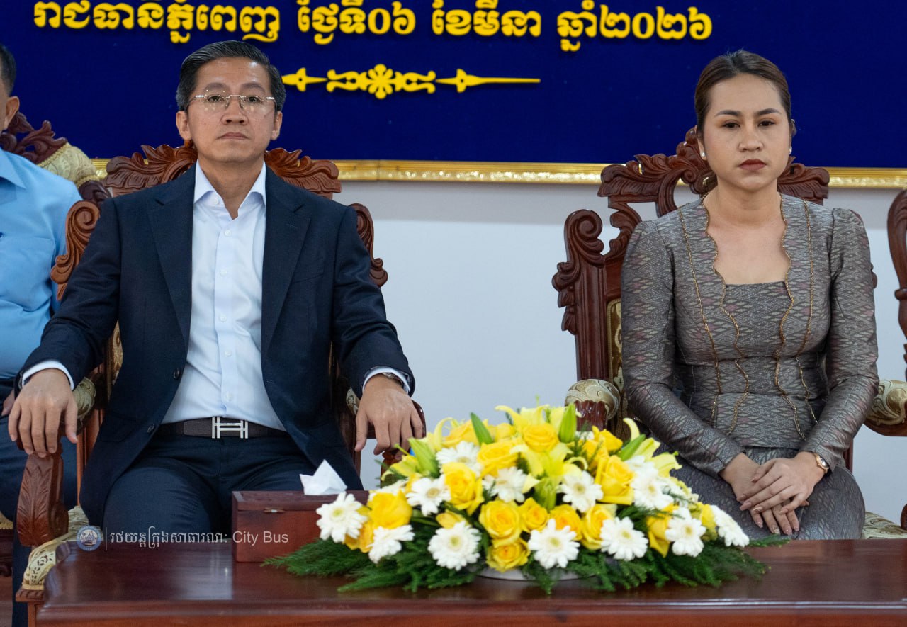 នាព្រឹកថ្ងៃទី៦ ខែមីនា ឆ្នាំ២០២៦ រដ្ឋាករស្វយ័តដឹកជញ្ជូនសាធារណៈរថយន្តក្រុង (City Bus) រាជធានីភ្នំពេញ បានរៀបចំកម្មវិធីអបអរសាទរខួបលេីកទី១១៥ ទិវាអន្តរជាតិនារី ៨មីនា ឆ្នាំ២០២៦ ក្រោមអធិបតីភាព លោក កែវ ចាន់ណារិទ្ធ អភិបាលរដ្ឋាករស្វយ័តដឹកជញ្ជូនសាធារណៈរថយន្តក្រុង (City Bus) រាជធានីភ្នំពេញ និងលោកស្រី។ - image 8