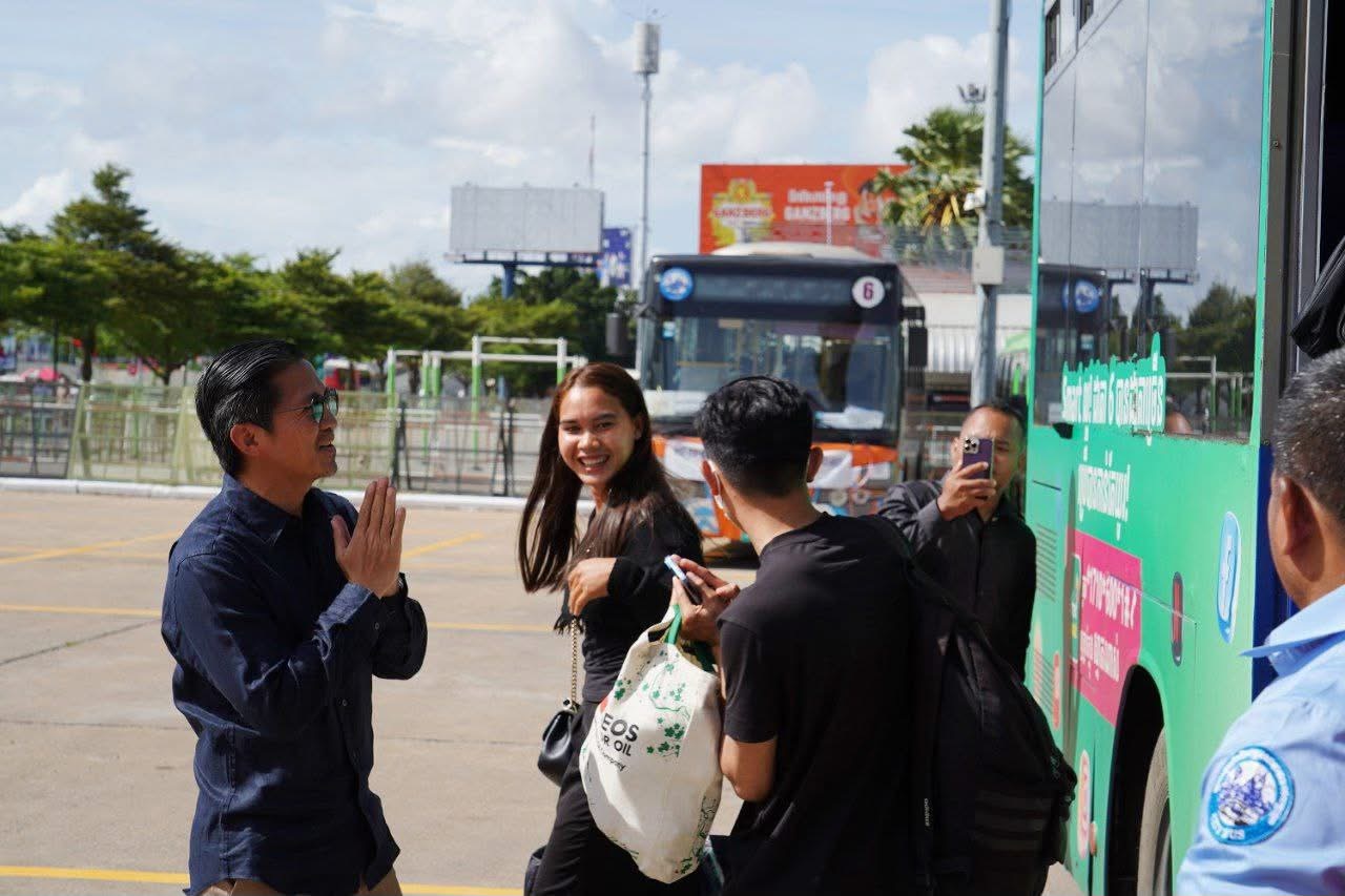 បងប្អូនប្រជាពលរដ្ឋធ្វើដំណើរតាមរយ:រថយន្ដក្រុងសាធារណ:រដ្ឋបាលរាជធានីភ្នំពេញ " ជិះដោយមិនបង់ប្រាក់ " បានវិលត្រឡប់ពីបណ្តាខេត្ត មករាជធានីភ្នំពេញវិញ នាថ្ងៃដឹកជញ្ជូនទី៥ នៅថ្ងៃទី២៤ ខែកញ្ញា ឆ្នាំ២០២៥ ប្រកបដោយស្នាមញញឹម សុវត្ថិភាព និងផាសុកភាព។