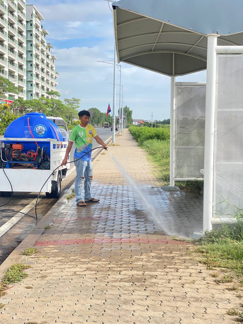 សកម្មភាពក្រុមការងាររដ្ឋាករស្វយ័តដឹកជញ្ជូនសាធារណៈរថយន្តក្រុង (City Bus ) បានចុះសម្អាតតាមស្ថានីយ ចំណតជម្រករង់ចាំ (Bus Shelter) និងចំណតរង់ចាំ (Bus Stop) ដើម្បីសម្អាតអនាម័យ ឱ្យមានសោភ័ណ្ឌភាព និងបរិស្ថានស្អាតបរិសុទ្ធ ជូនដល់ប្រជាពលរដ្ឋដែលមកទទួលសេវារថយន្តក្រុងសាធារណៈ ។