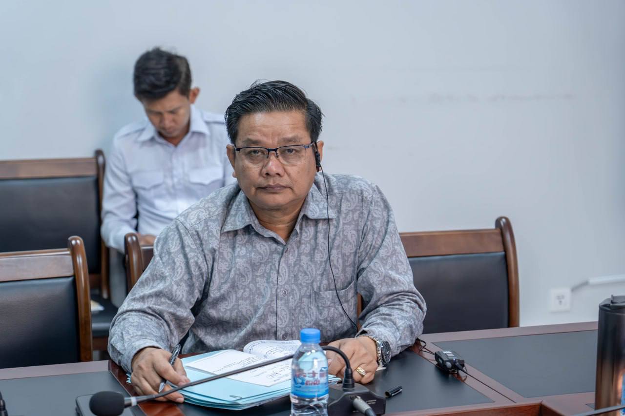 នាព្រឹកថ្ងៃព្រហស្បតិ៍ ទី១១ ខែធ្នូ ឆ្នាំ២០២៥ លោក​ កែវ​ ចាន់​ណារិទ្ធ​ អភិបាល​រដ្ឋាករស្វយ័តដឹកជញ្ជូនសាធារណៈរថយន្តក្រុង (City Bus) រាជធានី​ភ្នំពេញ​ បានបន្តប្រជុំពិភាក្សាជាមួយក្រុមការងារជំនាញការមកពីចក្រភពអង់គ្លេស (Transport for London) ពី​វឌ្ឍនភាព​ដំណើរ​ការ​គម្រោងធ្វើអោយប្រសើរឡើង ដើម្បី​បង្កើនប្រសិទ្ធភាពសេវារថយន្តក្រុងសាធារណៈ ខ្សែរត់ទៅអាកាសយានដ្ឋានអន្តរជាតិតេជោ Airport Express Bus។ - image 3