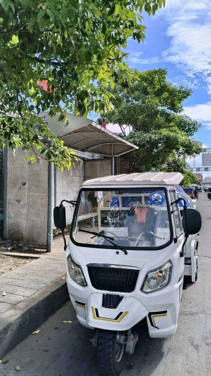  សកម្មភាពក្រុមការងាររដ្ឋាករស្វយ័តដឹកជញ្ជូនសាធារណៈរថយន្តក្រុង (City Bus ) បានចុះសម្អាតតាមស្ថានីយ ចំណតជម្រករង់ចាំ (Bus Shelter) និងចំណតរង់ចាំ (Bus Stop)  ដើម្បីសម្អាតអនាម័យ ឱ្យមានសោភ័ណ្ឌភាព និងបរិស្ថានស្អាតបរិសុទ្ធ ជូនដល់ប្រជាពលរដ្ឋដែលមកទទួលសេវារថយន្តក្រុងសាធារណៈ ។   - image 3