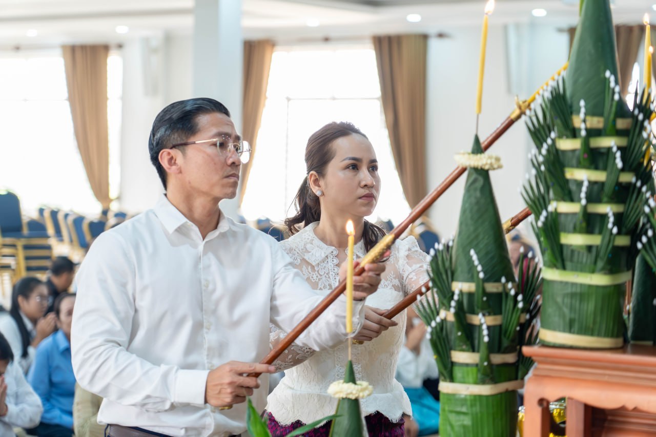 រដ្ឋាករស្វយ័តដឹកជញ្ជូនសាធារណៈរថយន្តក្រុង (City Bus) រាជធានីភ្នំពេញ រៀបចំពិធីសូត្រមន្ដប្រោះព្រំប្រសិទ្ធពរជ័យសិរីសួស្តី ដល់មន្រ្តីរាជការ និងបុគ្គលិក លើករាសីឆ្នាំថ្មី ឆ្នាំមមី អដ្ឋស័ក ព.ស ២៥៧០ គ.ស.២០២៦