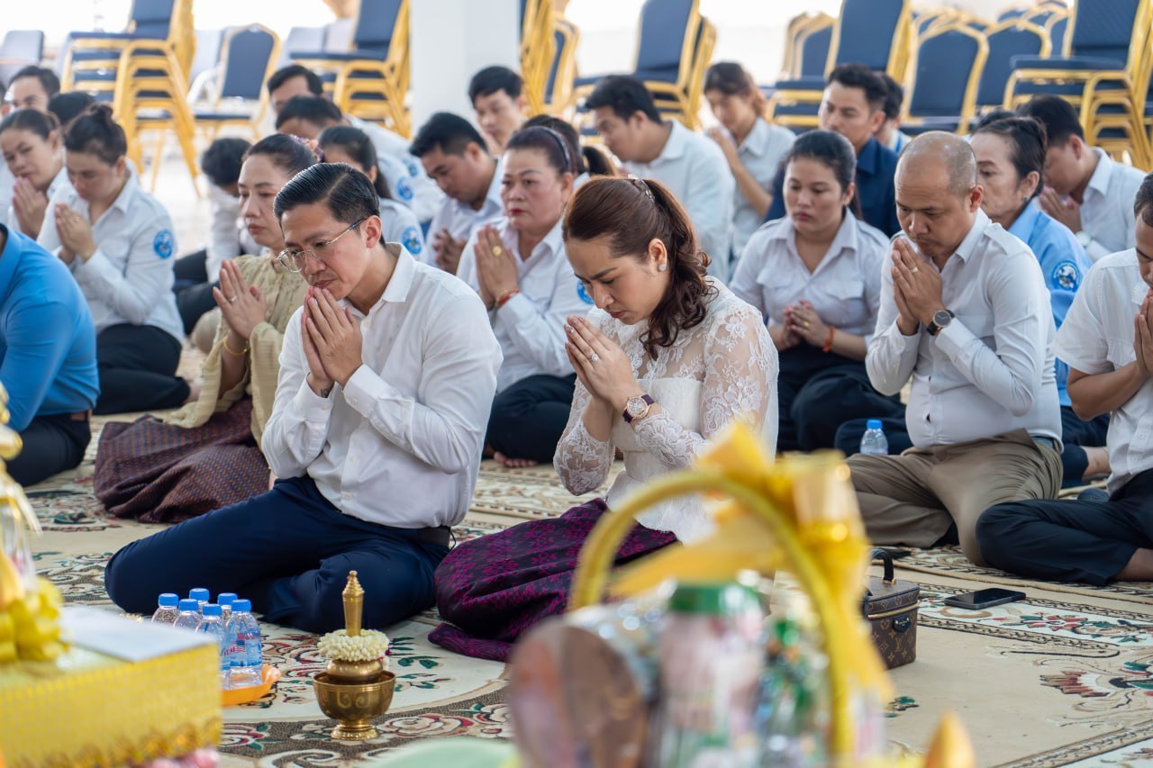 រដ្ឋាករស្វយ័តដឹកជញ្ជូនសាធារណៈរថយន្តក្រុង (City Bus) រាជធានីភ្នំពេញ រៀបចំពិធីសូត្រមន្ដប្រោះព្រំប្រសិទ្ធពរជ័យសិរីសួស្តី ដល់មន្រ្តីរាជការ និងបុគ្គលិក លើករាសីឆ្នាំថ្មី ឆ្នាំមមី អដ្ឋស័ក ព.ស ២៥៧០ គ.ស.២០២៦ - image 11