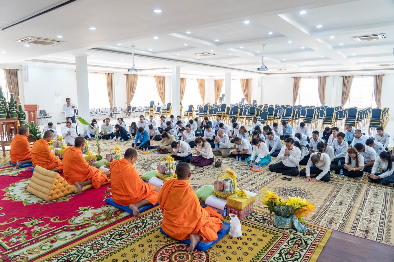 រដ្ឋាករស្វយ័តដឹកជញ្ជូនសាធារណៈរថយន្តក្រុង (City Bus) រាជធានីភ្នំពេញ រៀបចំពិធីសូត្រមន្ដប្រោះព្រំប្រសិទ្ធពរជ័យសិរីសួស្តី ដល់មន្រ្តីរាជការ និងបុគ្គលិក លើករាសីឆ្នាំថ្មី ឆ្នាំមមី អដ្ឋស័ក ព.ស ២៥៧០ គ.ស.២០២៦ - image 12