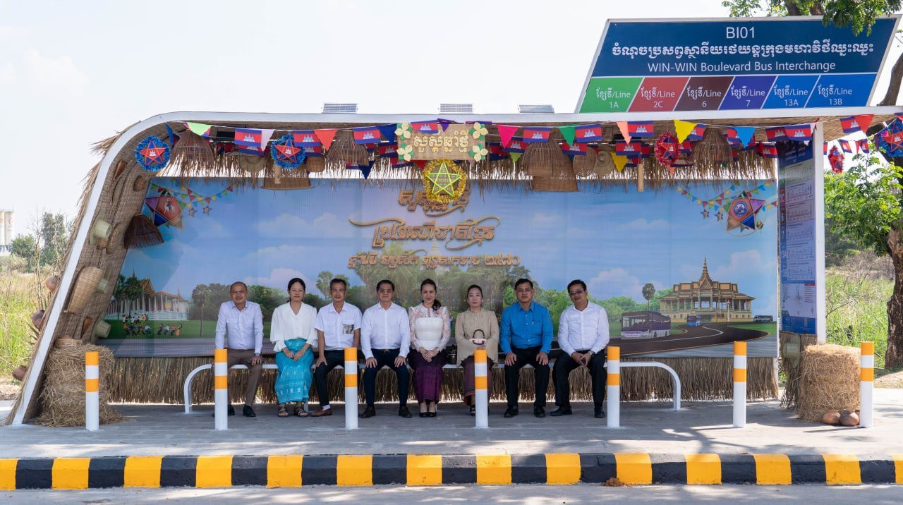 រដ្ឋាករស្វយ័តដឹកជញ្ជូនសាធារណៈរថយន្តក្រុង (City Bus) រាជធានីភ្នំពេញ រៀបចំពិធីសូត្រមន្ដប្រោះព្រំប្រសិទ្ធពរជ័យសិរីសួស្តី ដល់មន្រ្តីរាជការ និងបុគ្គលិក លើករាសីឆ្នាំថ្មី ឆ្នាំមមី អដ្ឋស័ក ព.ស ២៥៧០ គ.ស.២០២៦ - image 19