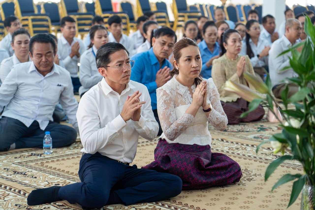រដ្ឋាករស្វយ័តដឹកជញ្ជូនសាធារណៈរថយន្តក្រុង (City Bus) រាជធានីភ្នំពេញ រៀបចំពិធីសូត្រមន្ដប្រោះព្រំប្រសិទ្ធពរជ័យសិរីសួស្តី ដល់មន្រ្តីរាជការ និងបុគ្គលិក លើករាសីឆ្នាំថ្មី ឆ្នាំមមី អដ្ឋស័ក ព.ស ២៥៧០ គ.ស.២០២៦ - image 3