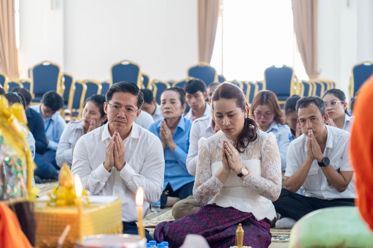 រដ្ឋាករស្វយ័តដឹកជញ្ជូនសាធារណៈរថយន្តក្រុង (City Bus) រាជធានីភ្នំពេញ រៀបចំពិធីសូត្រមន្ដប្រោះព្រំប្រសិទ្ធពរជ័យសិរីសួស្តី ដល់មន្រ្តីរាជការ និងបុគ្គលិក លើករាសីឆ្នាំថ្មី ឆ្នាំមមី អដ្ឋស័ក ព.ស ២៥៧០ គ.ស.២០២៦ - image 9