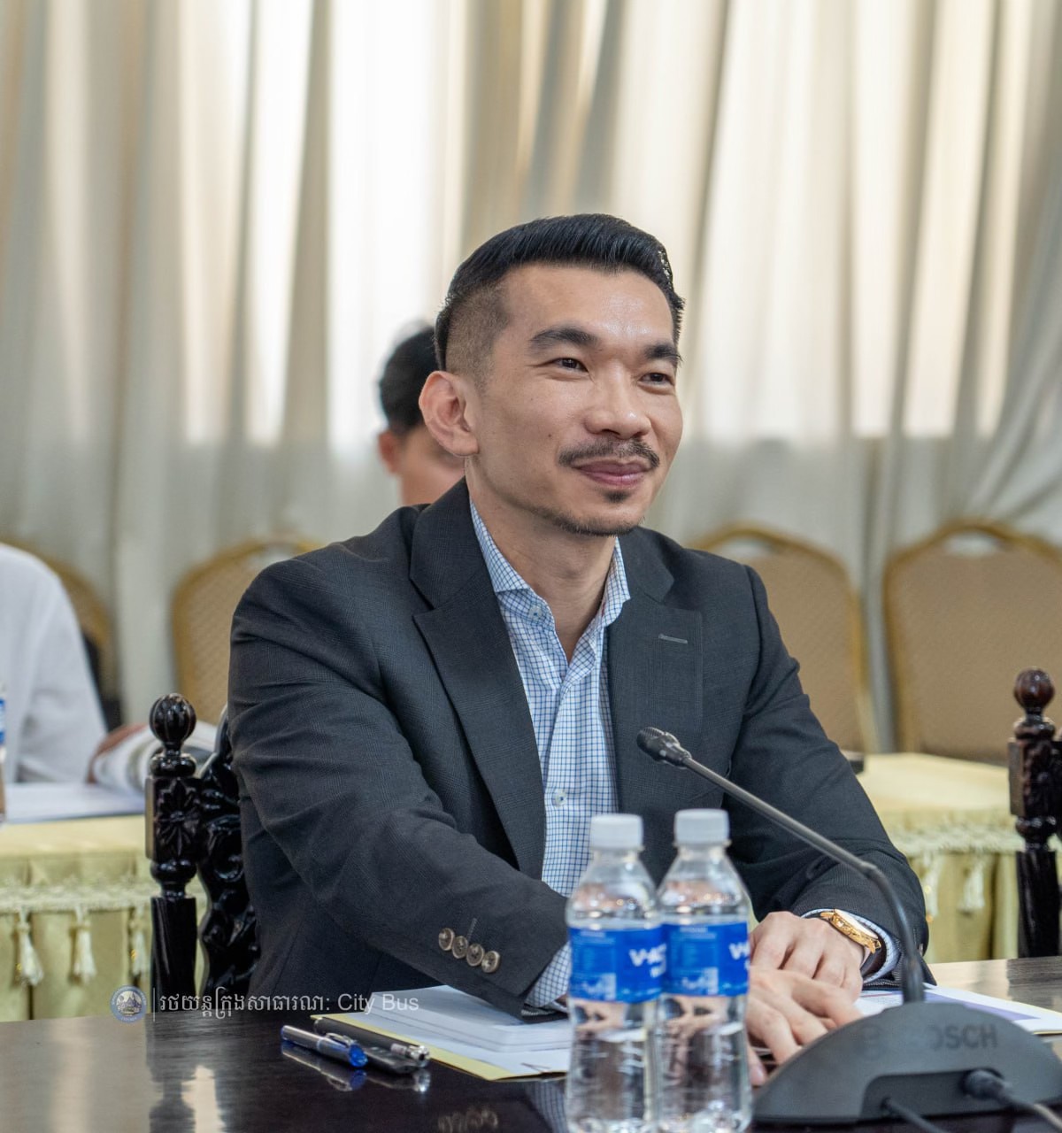 ពិធីចុះហត្ថលេខា លើឯកសារ​កិច្ច​សហប្រតិបត្តិការ​អនុវត្ត​គម្រោង​កែលម្អ​ប្រសិទ្ធភាព​សេវា​រថយន្ត​ក្រុង​សាធារណៈ​សម្រាប់​ខ្សែ​រត់​ទៅ​អាកាសយានដ្ឋាន​អន្តរជាតិ​តេជោ​ Airport Express Bus - image 2