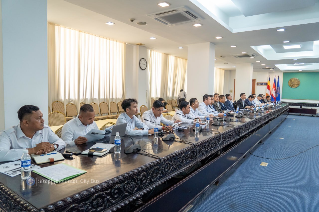 ពិធីចុះហត្ថលេខា លើឯកសារ​កិច្ច​សហប្រតិបត្តិការ​អនុវត្ត​គម្រោង​កែលម្អ​ប្រសិទ្ធភាព​សេវា​រថយន្ត​ក្រុង​សាធារណៈ​សម្រាប់​ខ្សែ​រត់​ទៅ​អាកាសយានដ្ឋាន​អន្តរជាតិ​តេជោ​ Airport Express Bus - image 11