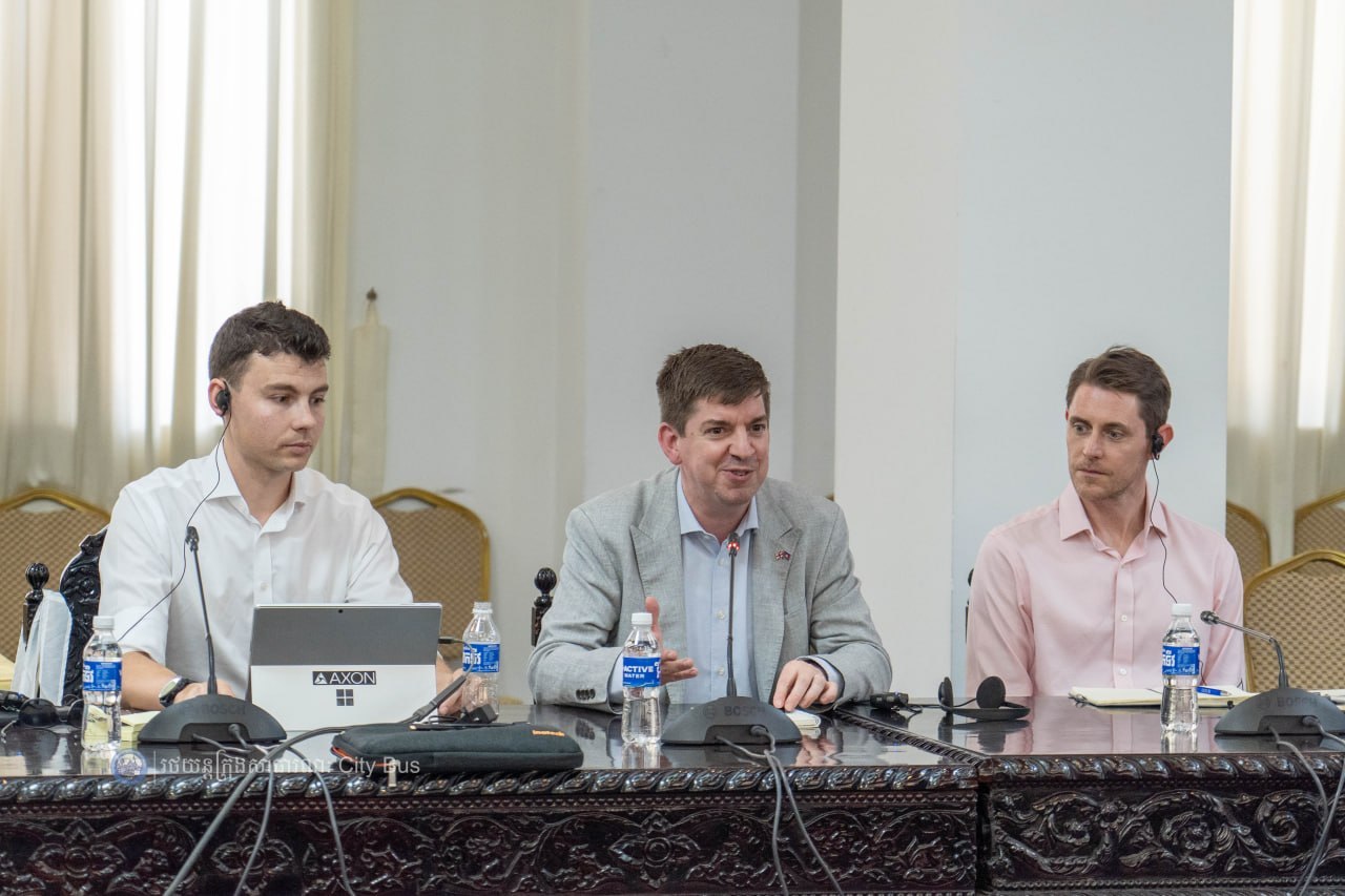 ពិធីចុះហត្ថលេខា លើឯកសារ​កិច្ច​សហប្រតិបត្តិការ​អនុវត្ត​គម្រោង​កែលម្អ​ប្រសិទ្ធភាព​សេវា​រថយន្ត​ក្រុង​សាធារណៈ​សម្រាប់​ខ្សែ​រត់​ទៅ​អាកាសយានដ្ឋាន​អន្តរជាតិ​តេជោ​ Airport Express Bus - image 16