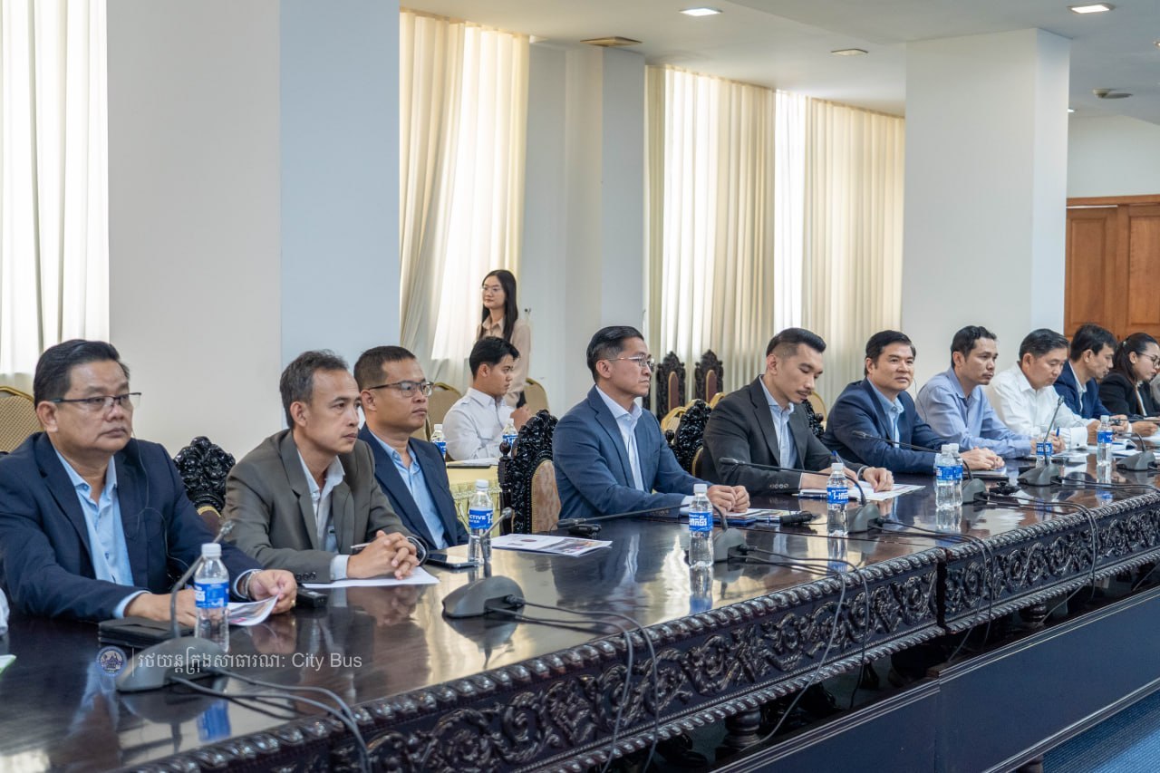 ពិធីចុះហត្ថលេខា លើឯកសារ​កិច្ច​សហប្រតិបត្តិការ​អនុវត្ត​គម្រោង​កែលម្អ​ប្រសិទ្ធភាព​សេវា​រថយន្ត​ក្រុង​សាធារណៈ​សម្រាប់​ខ្សែ​រត់​ទៅ​អាកាសយានដ្ឋាន​អន្តរជាតិ​តេជោ​ Airport Express Bus - image 17