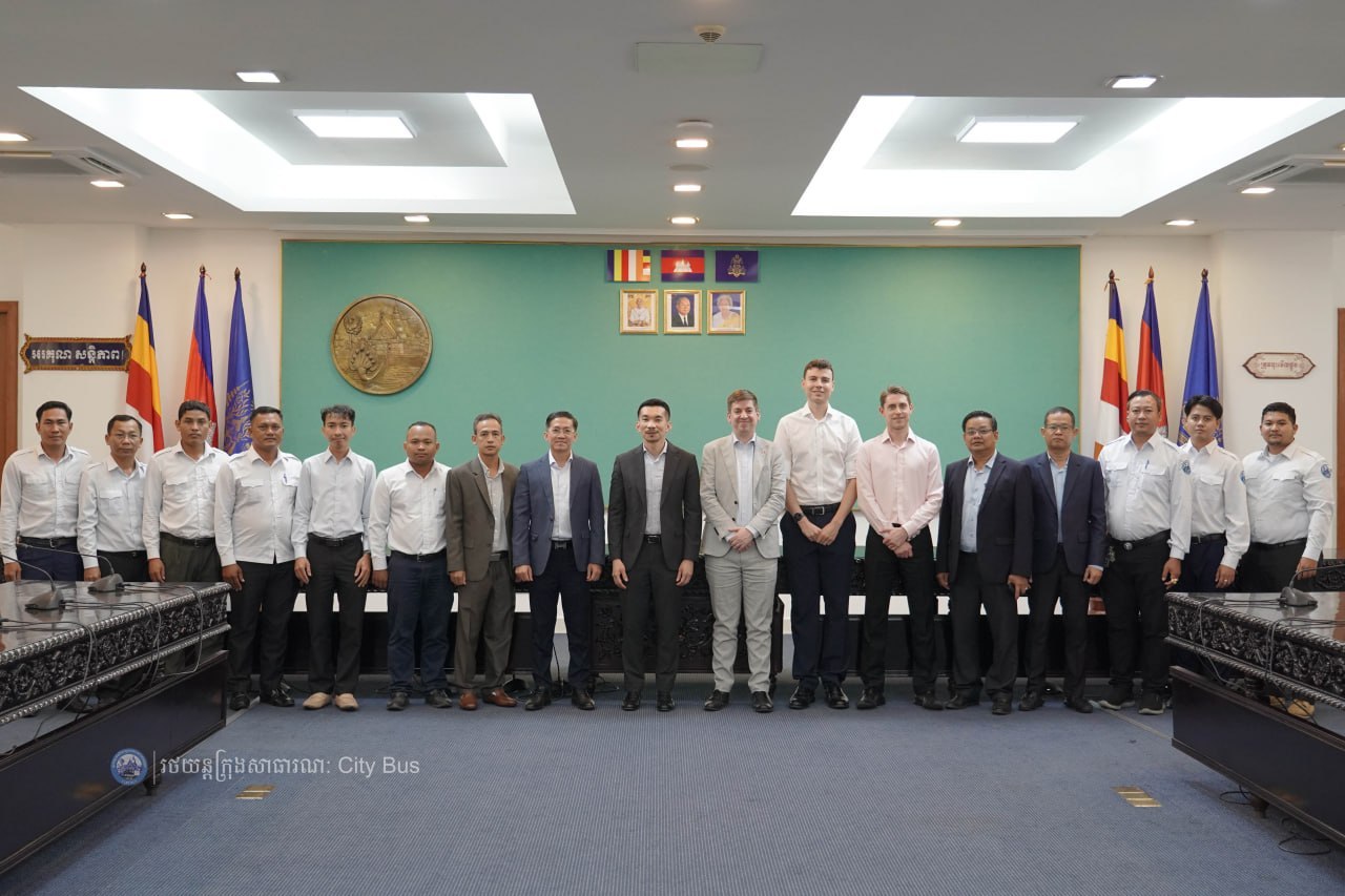 ពិធីចុះហត្ថលេខា លើឯកសារ​កិច្ច​សហប្រតិបត្តិការ​អនុវត្ត​គម្រោង​កែលម្អ​ប្រសិទ្ធភាព​សេវា​រថយន្ត​ក្រុង​សាធារណៈ​សម្រាប់​ខ្សែ​រត់​ទៅ​អាកាសយានដ្ឋាន​អន្តរជាតិ​តេជោ​ Airport Express Bus - image 18