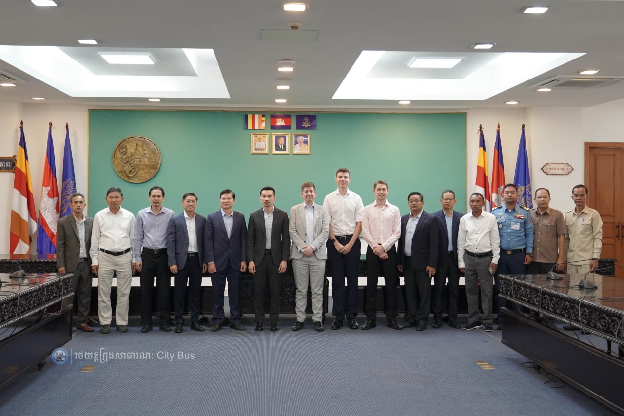 ពិធីចុះហត្ថលេខា លើឯកសារ​កិច្ច​សហប្រតិបត្តិការ​អនុវត្ត​គម្រោង​កែលម្អ​ប្រសិទ្ធភាព​សេវា​រថយន្ត​ក្រុង​សាធារណៈ​សម្រាប់​ខ្សែ​រត់​ទៅ​អាកាសយានដ្ឋាន​អន្តរជាតិ​តេជោ​ Airport Express Bus - image 19