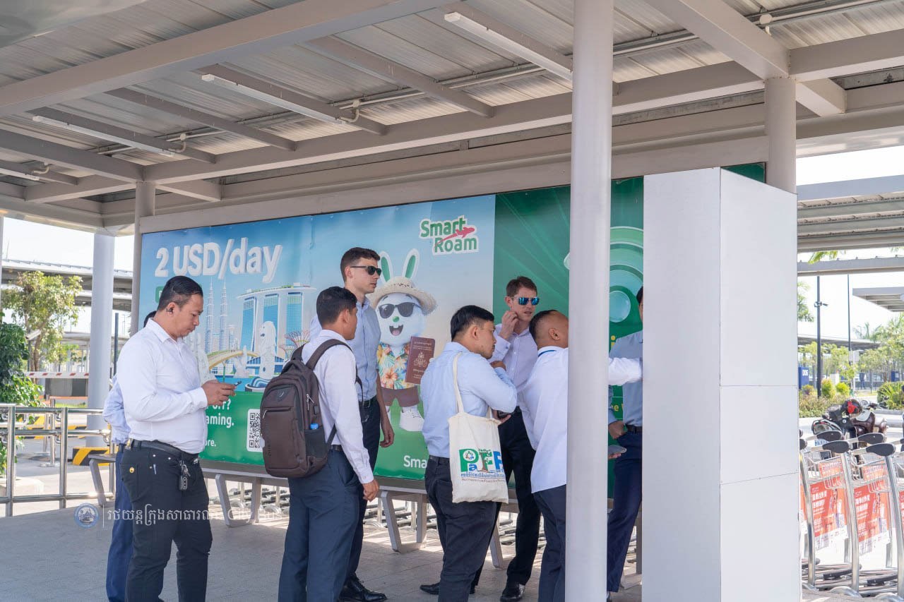 ពិធីចុះហត្ថលេខា លើឯកសារ​កិច្ច​សហប្រតិបត្តិការ​អនុវត្ត​គម្រោង​កែលម្អ​ប្រសិទ្ធភាព​សេវា​រថយន្ត​ក្រុង​សាធារណៈ​សម្រាប់​ខ្សែ​រត់​ទៅ​អាកាសយានដ្ឋាន​អន្តរជាតិ​តេជោ​ Airport Express Bus - image 21