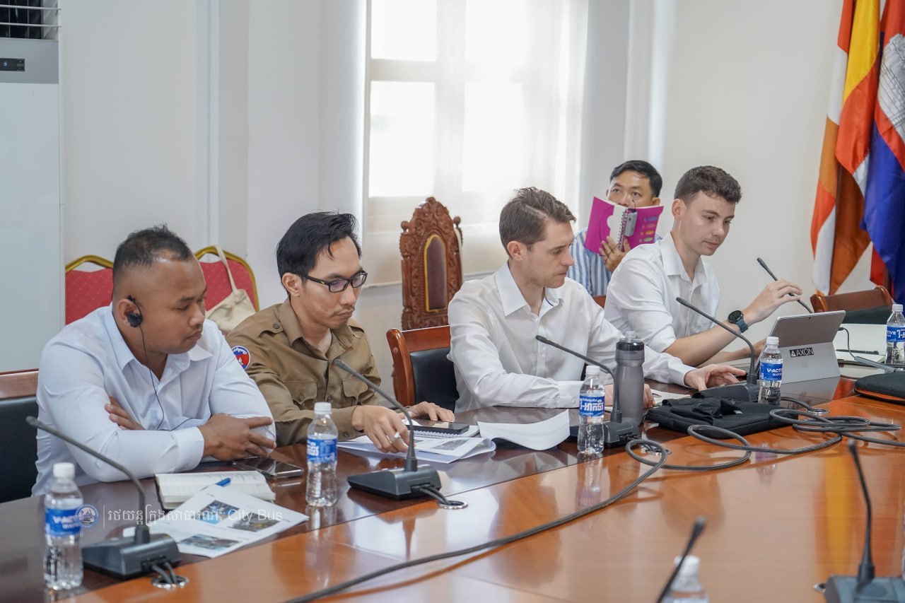 ពិធីចុះហត្ថលេខា លើឯកសារ​កិច្ច​សហប្រតិបត្តិការ​អនុវត្ត​គម្រោង​កែលម្អ​ប្រសិទ្ធភាព​សេវា​រថយន្ត​ក្រុង​សាធារណៈ​សម្រាប់​ខ្សែ​រត់​ទៅ​អាកាសយានដ្ឋាន​អន្តរជាតិ​តេជោ​ Airport Express Bus - image 27