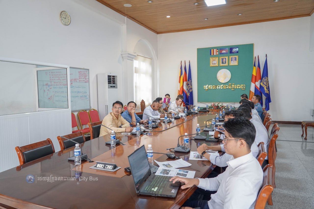 ពិធីចុះហត្ថលេខា លើឯកសារ​កិច្ច​សហប្រតិបត្តិការ​អនុវត្ត​គម្រោង​កែលម្អ​ប្រសិទ្ធភាព​សេវា​រថយន្ត​ក្រុង​សាធារណៈ​សម្រាប់​ខ្សែ​រត់​ទៅ​អាកាសយានដ្ឋាន​អន្តរជាតិ​តេជោ​ Airport Express Bus - image 28