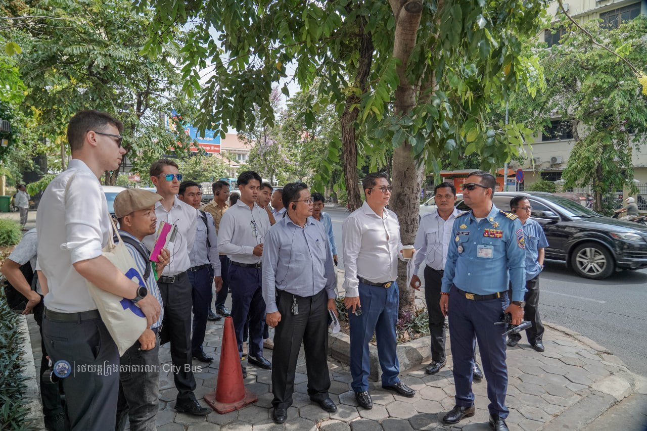 ពិធីចុះហត្ថលេខា លើឯកសារ​កិច្ច​សហប្រតិបត្តិការ​អនុវត្ត​គម្រោង​កែលម្អ​ប្រសិទ្ធភាព​សេវា​រថយន្ត​ក្រុង​សាធារណៈ​សម្រាប់​ខ្សែ​រត់​ទៅ​អាកាសយានដ្ឋាន​អន្តរជាតិ​តេជោ​ Airport Express Bus - image 31