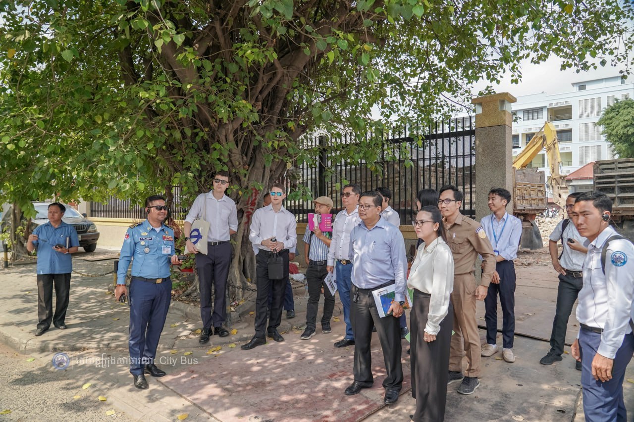 ពិធីចុះហត្ថលេខា លើឯកសារ​កិច្ច​សហប្រតិបត្តិការ​អនុវត្ត​គម្រោង​កែលម្អ​ប្រសិទ្ធភាព​សេវា​រថយន្ត​ក្រុង​សាធារណៈ​សម្រាប់​ខ្សែ​រត់​ទៅ​អាកាសយានដ្ឋាន​អន្តរជាតិ​តេជោ​ Airport Express Bus - image 32