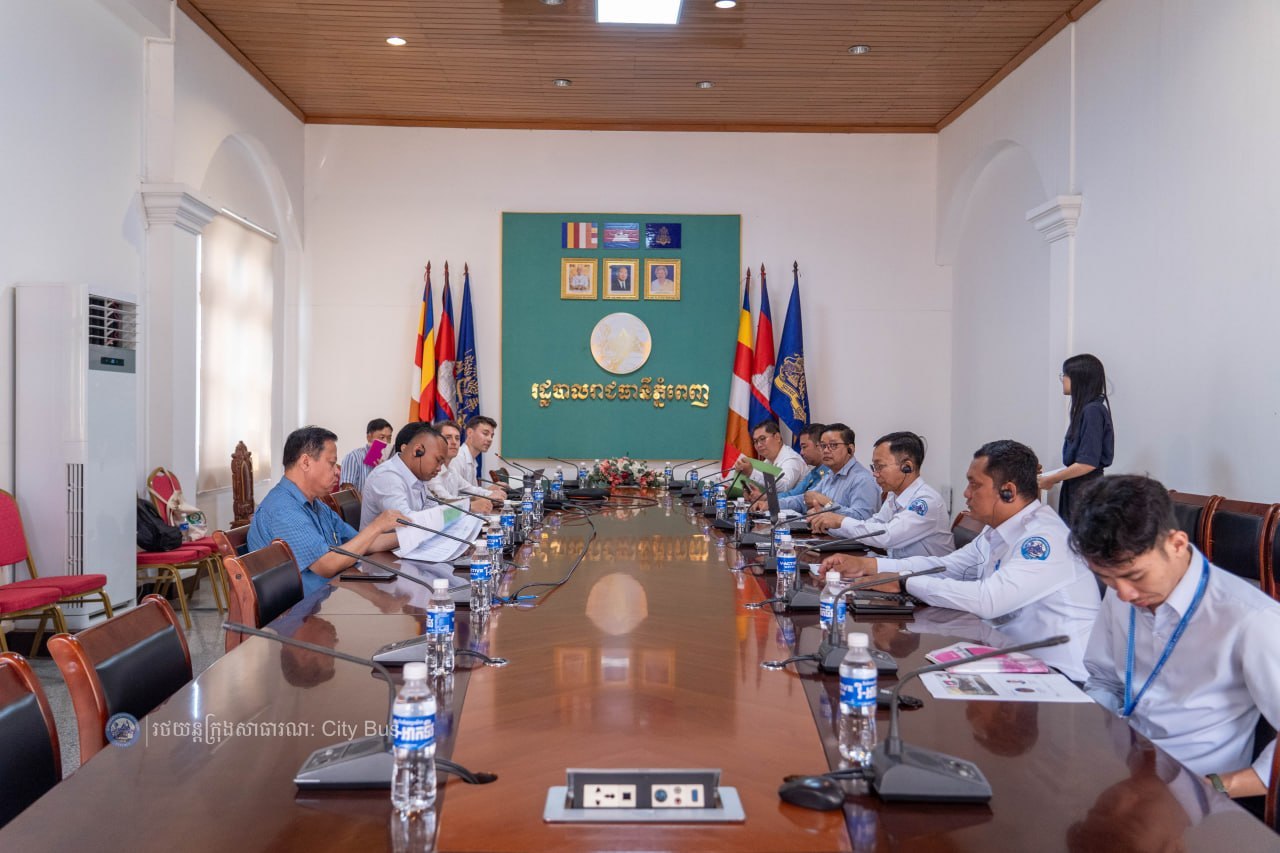 ពិធីចុះហត្ថលេខា លើឯកសារ​កិច្ច​សហប្រតិបត្តិការ​អនុវត្ត​គម្រោង​កែលម្អ​ប្រសិទ្ធភាព​សេវា​រថយន្ត​ក្រុង​សាធារណៈ​សម្រាប់​ខ្សែ​រត់​ទៅ​អាកាសយានដ្ឋាន​អន្តរជាតិ​តេជោ​ Airport Express Bus - image 35