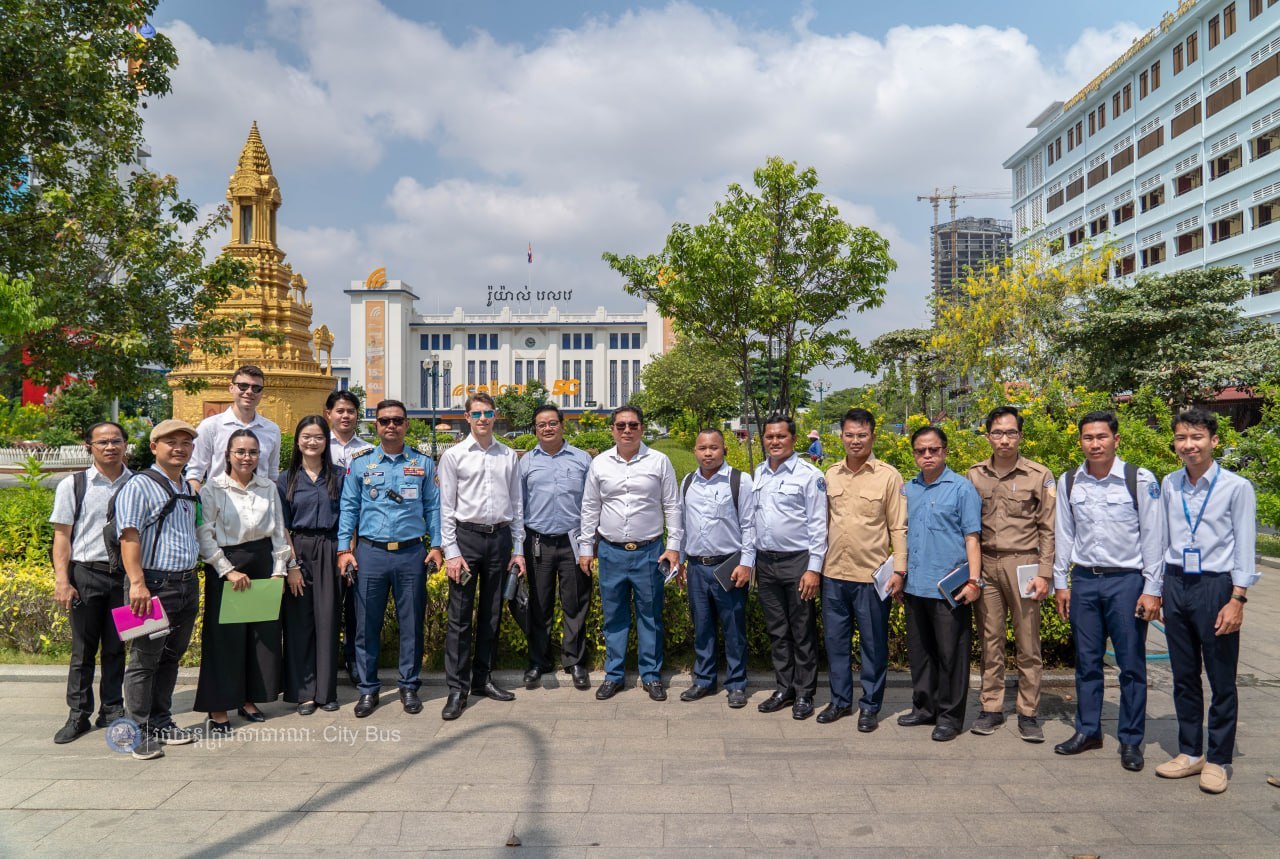 ពិធីចុះហត្ថលេខា លើឯកសារ​កិច្ច​សហប្រតិបត្តិការ​អនុវត្ត​គម្រោង​កែលម្អ​ប្រសិទ្ធភាព​សេវា​រថយន្ត​ក្រុង​សាធារណៈ​សម្រាប់​ខ្សែ​រត់​ទៅ​អាកាសយានដ្ឋាន​អន្តរជាតិ​តេជោ​ Airport Express Bus - image 36