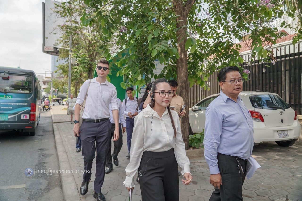 ពិធីចុះហត្ថលេខា លើឯកសារ​កិច្ច​សហប្រតិបត្តិការ​អនុវត្ត​គម្រោង​កែលម្អ​ប្រសិទ្ធភាព​សេវា​រថយន្ត​ក្រុង​សាធារណៈ​សម្រាប់​ខ្សែ​រត់​ទៅ​អាកាសយានដ្ឋាន​អន្តរជាតិ​តេជោ​ Airport Express Bus - image 37