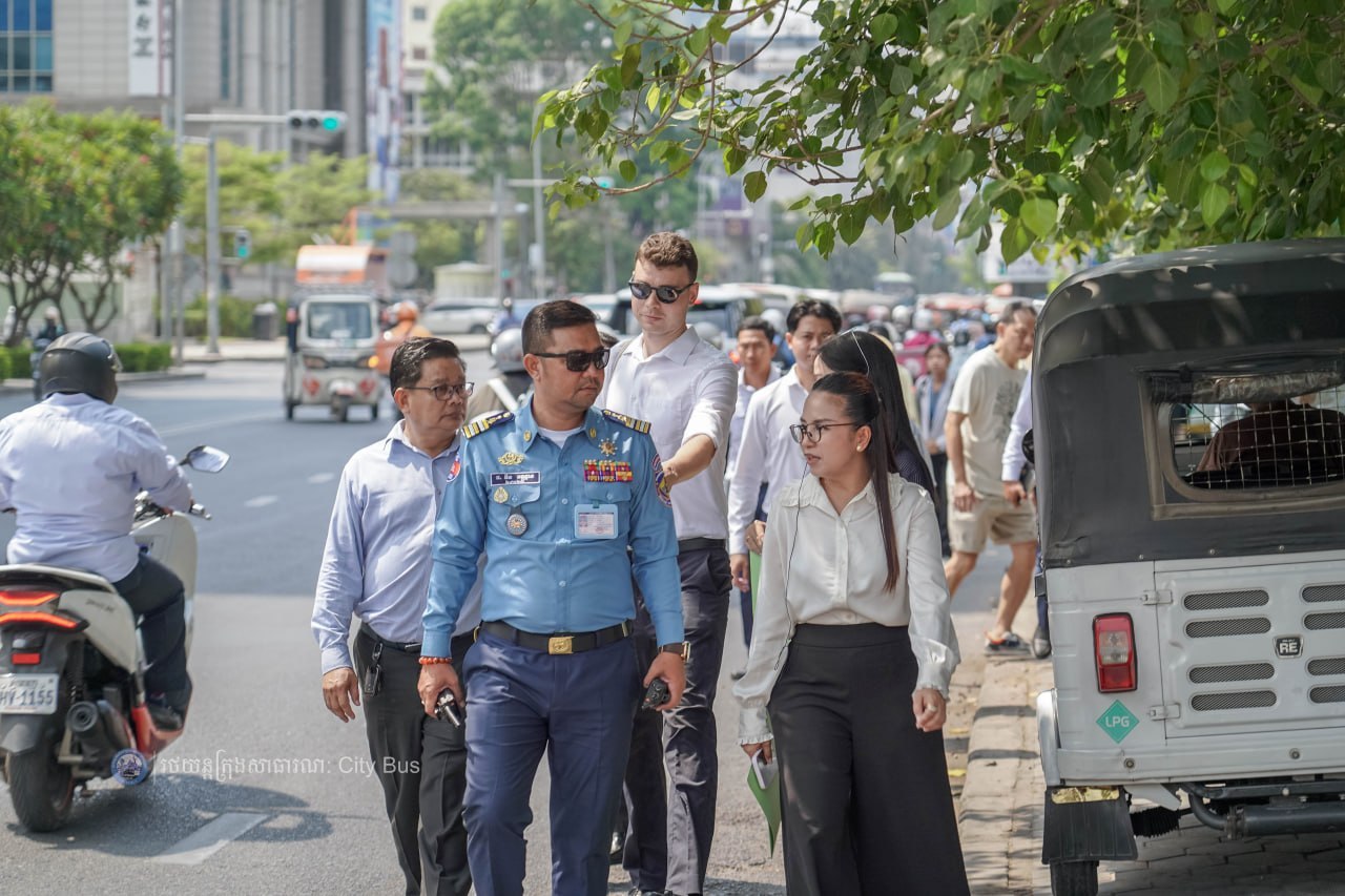 ពិធីចុះហត្ថលេខា លើឯកសារ​កិច្ច​សហប្រតិបត្តិការ​អនុវត្ត​គម្រោង​កែលម្អ​ប្រសិទ្ធភាព​សេវា​រថយន្ត​ក្រុង​សាធារណៈ​សម្រាប់​ខ្សែ​រត់​ទៅ​អាកាសយានដ្ឋាន​អន្តរជាតិ​តេជោ​ Airport Express Bus - image 38