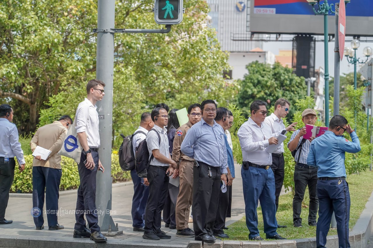 ពិធីចុះហត្ថលេខា លើឯកសារ​កិច្ច​សហប្រតិបត្តិការ​អនុវត្ត​គម្រោង​កែលម្អ​ប្រសិទ្ធភាព​សេវា​រថយន្ត​ក្រុង​សាធារណៈ​សម្រាប់​ខ្សែ​រត់​ទៅ​អាកាសយានដ្ឋាន​អន្តរជាតិ​តេជោ​ Airport Express Bus - image 39