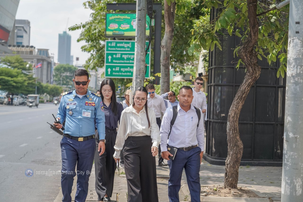 ពិធីចុះហត្ថលេខា លើឯកសារ​កិច្ច​សហប្រតិបត្តិការ​អនុវត្ត​គម្រោង​កែលម្អ​ប្រសិទ្ធភាព​សេវា​រថយន្ត​ក្រុង​សាធារណៈ​សម្រាប់​ខ្សែ​រត់​ទៅ​អាកាសយានដ្ឋាន​អន្តរជាតិ​តេជោ​ Airport Express Bus - image 41