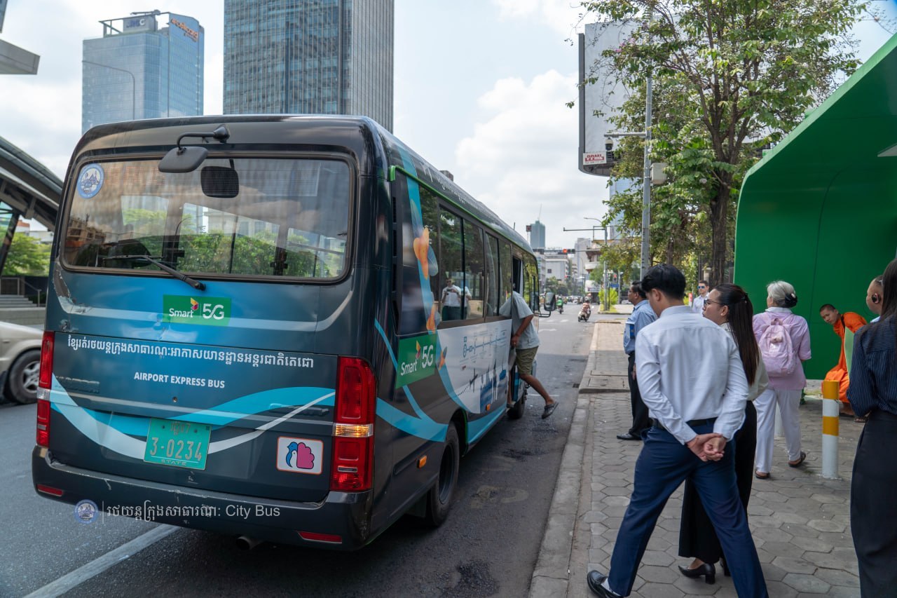 ពិធីចុះហត្ថលេខា លើឯកសារ​កិច្ច​សហប្រតិបត្តិការ​អនុវត្ត​គម្រោង​កែលម្អ​ប្រសិទ្ធភាព​សេវា​រថយន្ត​ក្រុង​សាធារណៈ​សម្រាប់​ខ្សែ​រត់​ទៅ​អាកាសយានដ្ឋាន​អន្តរជាតិ​តេជោ​ Airport Express Bus - image 42