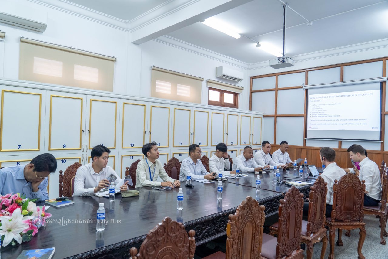 ពិធីចុះហត្ថលេខា លើឯកសារ​កិច្ច​សហប្រតិបត្តិការ​អនុវត្ត​គម្រោង​កែលម្អ​ប្រសិទ្ធភាព​សេវា​រថយន្ត​ក្រុង​សាធារណៈ​សម្រាប់​ខ្សែ​រត់​ទៅ​អាកាសយានដ្ឋាន​អន្តរជាតិ​តេជោ​ Airport Express Bus - image 43