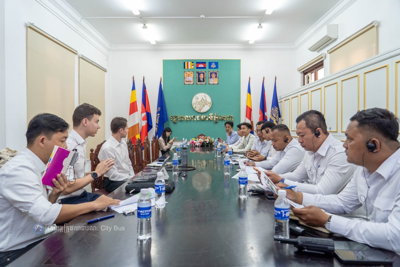 ពិធីចុះហត្ថលេខា លើឯកសារ​កិច្ច​សហប្រតិបត្តិការ​អនុវត្ត​គម្រោង​កែលម្អ​ប្រសិទ្ធភាព​សេវា​រថយន្ត​ក្រុង​សាធារណៈ​សម្រាប់​ខ្សែ​រត់​ទៅ​អាកាសយានដ្ឋាន​អន្តរជាតិ​តេជោ​ Airport Express Bus - image 44