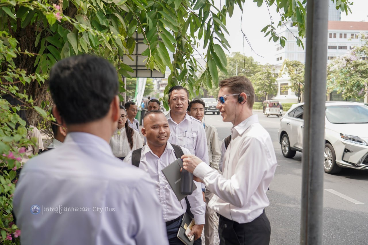 ពិធីចុះហត្ថលេខា លើឯកសារ​កិច្ច​សហប្រតិបត្តិការ​អនុវត្ត​គម្រោង​កែលម្អ​ប្រសិទ្ធភាព​សេវា​រថយន្ត​ក្រុង​សាធារណៈ​សម្រាប់​ខ្សែ​រត់​ទៅ​អាកាសយានដ្ឋាន​អន្តរជាតិ​តេជោ​ Airport Express Bus - image 49