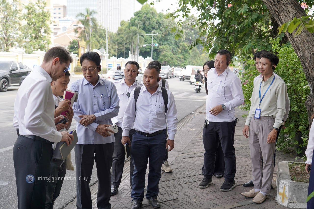 ពិធីចុះហត្ថលេខា លើឯកសារ​កិច្ច​សហប្រតិបត្តិការ​អនុវត្ត​គម្រោង​កែលម្អ​ប្រសិទ្ធភាព​សេវា​រថយន្ត​ក្រុង​សាធារណៈ​សម្រាប់​ខ្សែ​រត់​ទៅ​អាកាសយានដ្ឋាន​អន្តរជាតិ​តេជោ​ Airport Express Bus - image 50