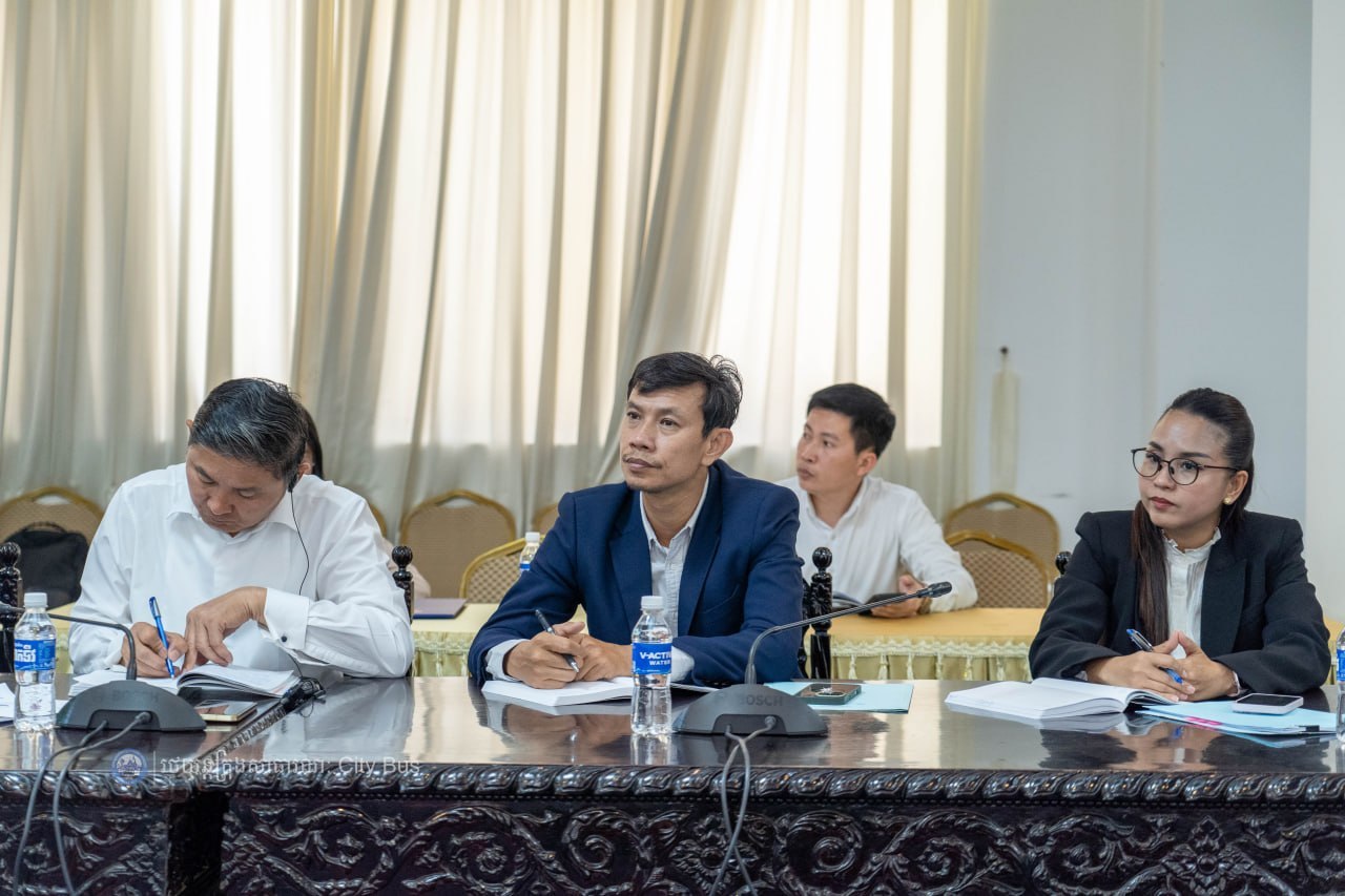 ពិធីចុះហត្ថលេខា លើឯកសារ​កិច្ច​សហប្រតិបត្តិការ​អនុវត្ត​គម្រោង​កែលម្អ​ប្រសិទ្ធភាព​សេវា​រថយន្ត​ក្រុង​សាធារណៈ​សម្រាប់​ខ្សែ​រត់​ទៅ​អាកាសយានដ្ឋាន​អន្តរជាតិ​តេជោ​ Airport Express Bus - image 9