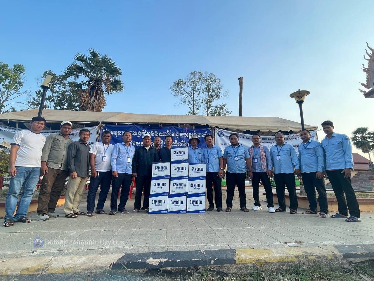 រថយន្តក្រុងសាធារណៈដែលរៀបចំដោយរដ្ឋបាលរាជធានីភ្នំពេញ " ជិះដោយមិនបង់ប្រាក់ " បានរៀបចំរួចរាល់ តាមគោលដៅចេញដំណើរពីខេត្តនីមួយៗ ត្រឡប់មករាជធានីភ្នំពេញវិញសម្រាប់ការដឹកជញ្ជូននៅថ្ងៃទី១៧ ជាថ្ងៃចុងក្រោយ  - image 10