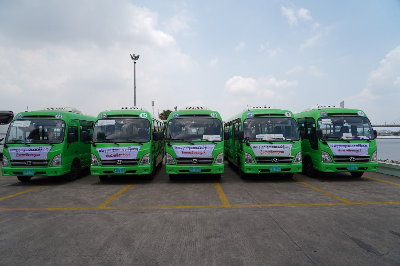 សេចក្តីជូនដំណឹង ស្តីពី ការបម្រើសេវាដឹកជញ្ជូនសាធារណៈរថយន្តក្រុង ដោយមិនបង់ប្រាក់ រយៈពេល ០៦ថ្ងៃ ចាប់ពីថ្ងៃទី២០ ដល់ ថ្ងៃទី២៥ ខែកញ្ញា ឆ្នាំ២០២៥ នៅក្នុងឱកាសពិធីបុណ្យភ្ជុំបិណ្ឌ ប្រពៃណីជាតិខ្មែរ ឆ្នាំម្សាញ់ សប្តស័ក ពុទ្ធសករាជ ២៥៦៩។ - image 4